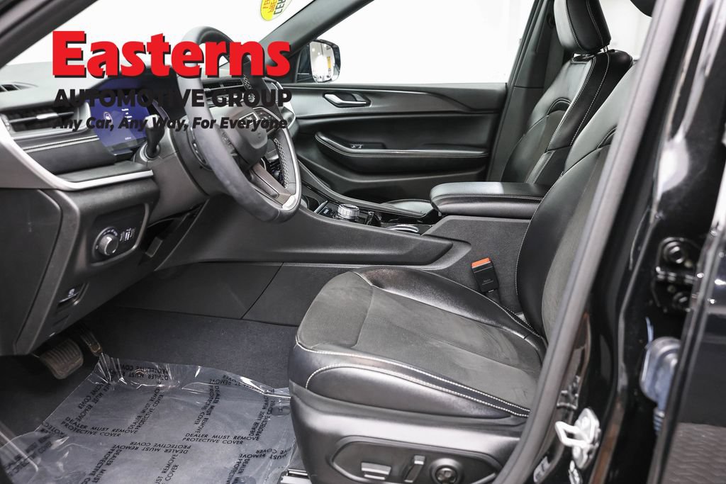 Used 2023 Jeep Grand Cherokee L Laredo AWD/4WD image 16