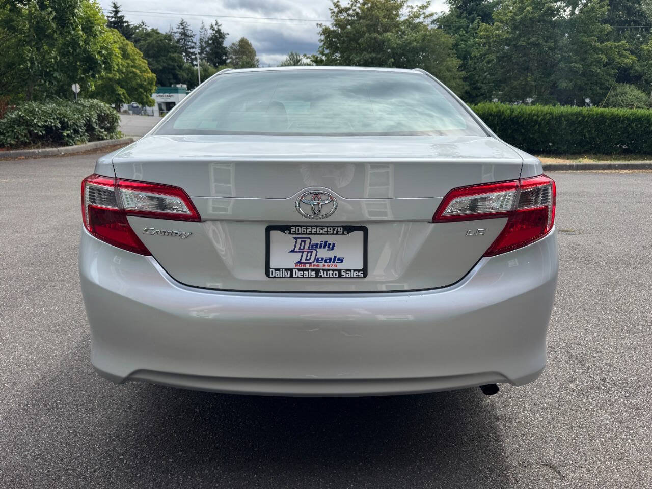 Used 2013 Toyota Camry LE FWD image 9