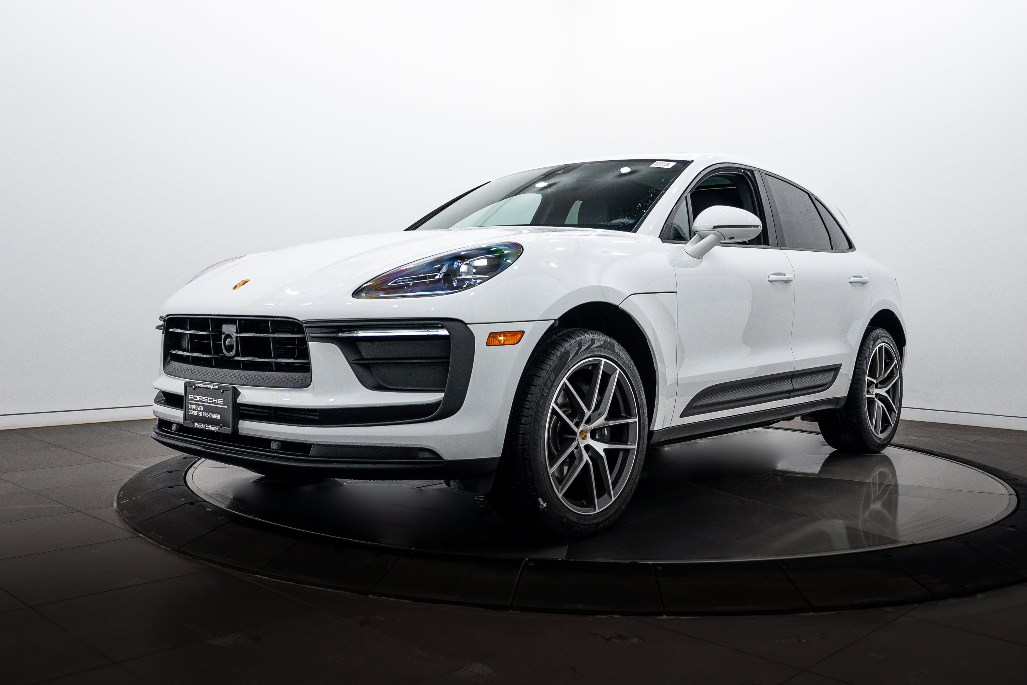 Certified 2026 Porsche Macan AWD/4WD image 1