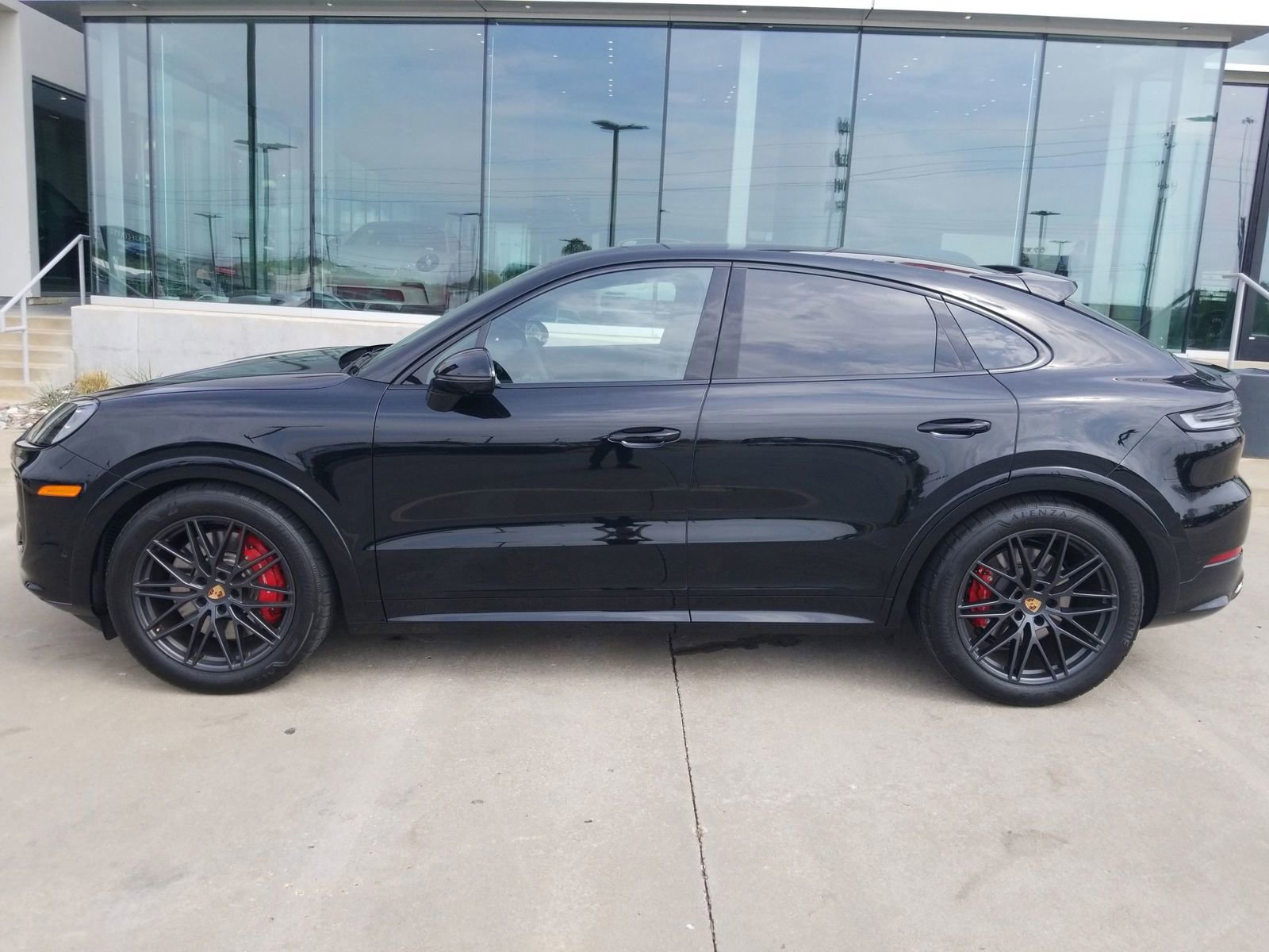 Certified 2025 Porsche Cayenne GTS image 2