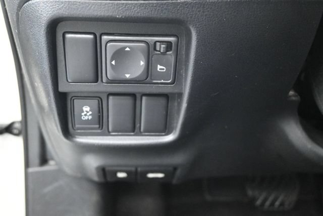 Used 2014 Nissan Juke S FWD image 21