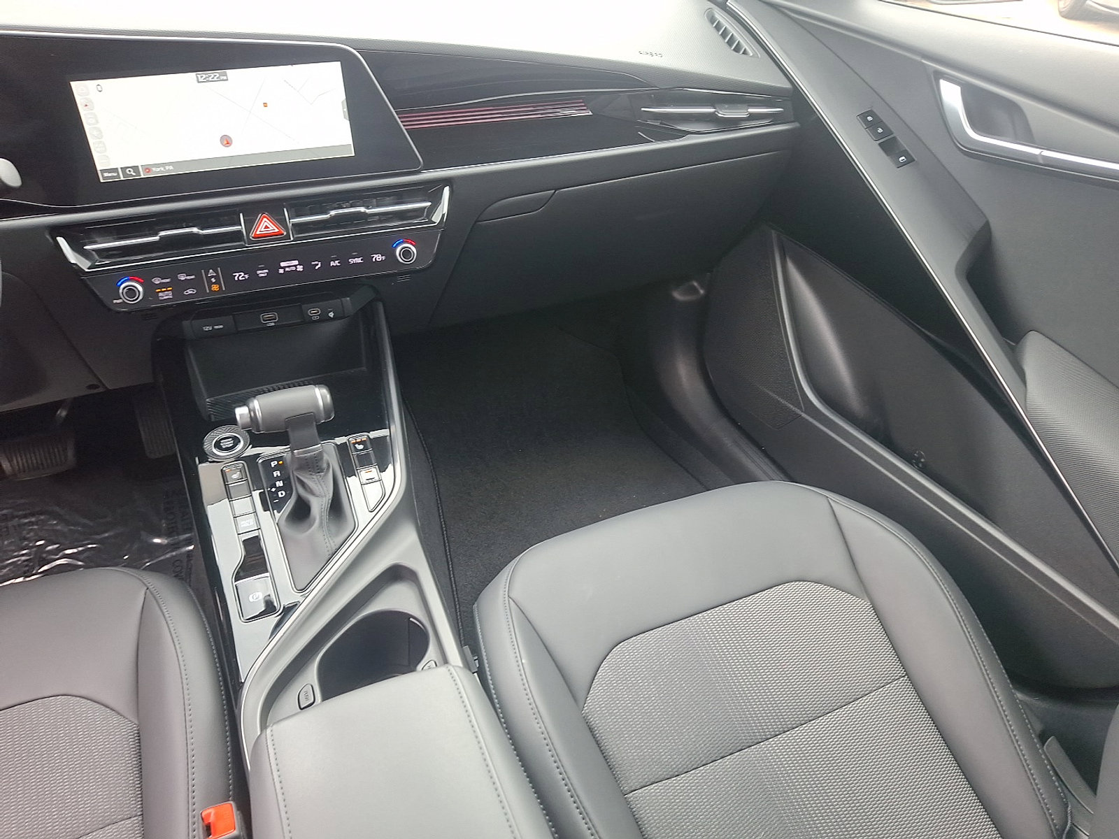 Used 2023 Kia Niro EX image 16