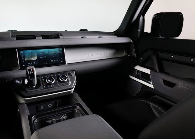 Used 2023 Land Rover Defender 110 S image 16