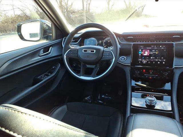 Used 2024 Jeep Grand Cherokee L Laredo image 11