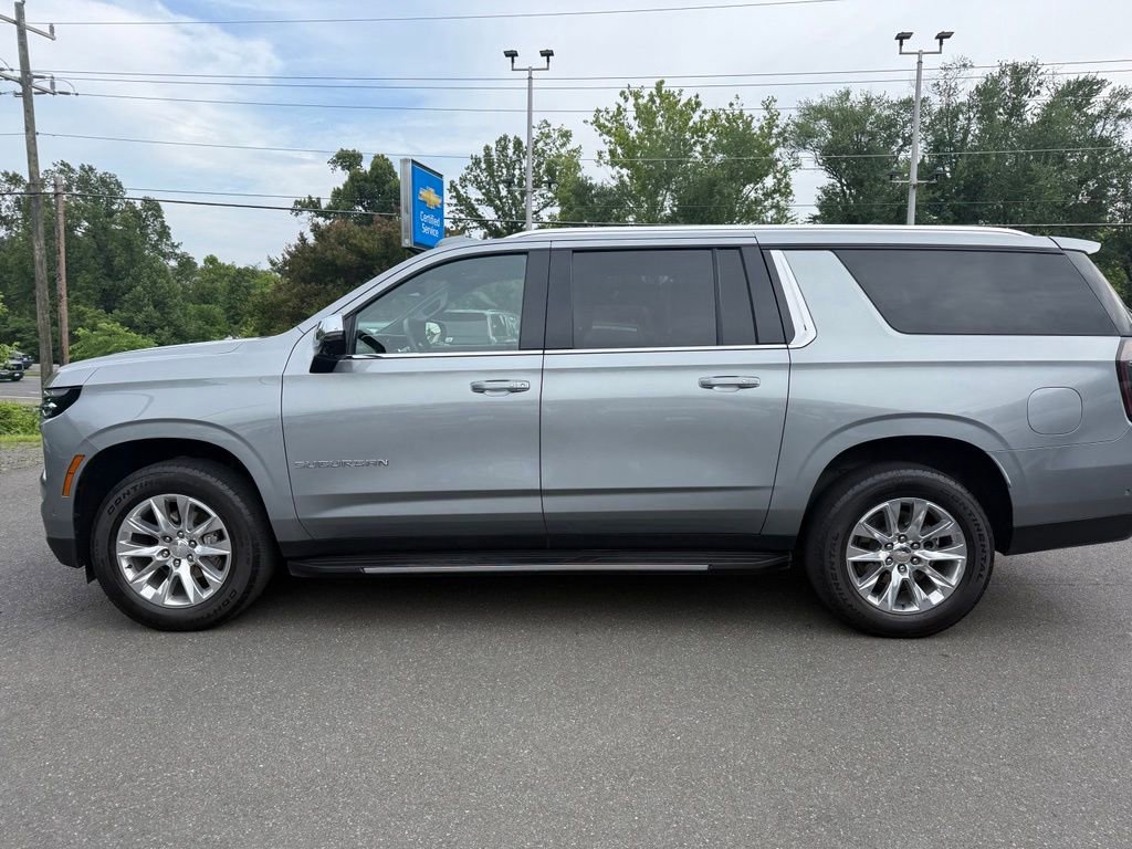 Used 2025 Chevrolet Suburban Premier AWD/4WD image 3