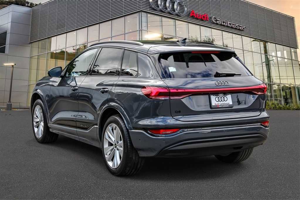 Used 2025 Audi Q6 e-tron Premium w/ Convenience Package image 2