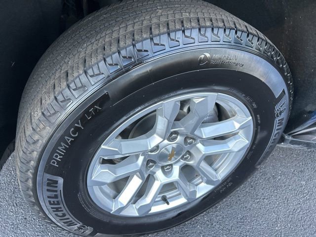 Used 2025 Chevrolet Suburban LT image 11