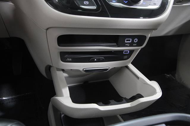 Used 2020 Chrysler Pacifica Touring-L Plus FWD image 15