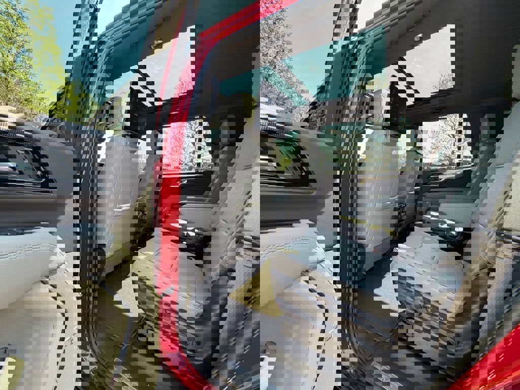 Used 2025 GMC Yukon Elevation w/ Elevation Premium Package image 15