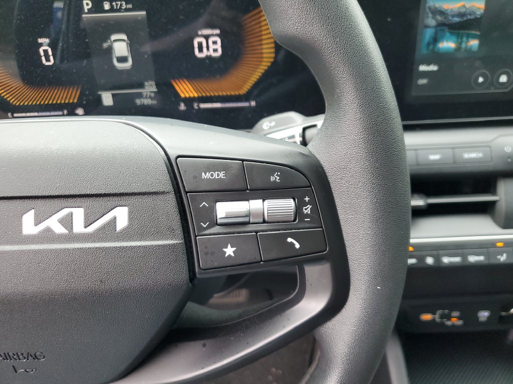 Used 2025 Kia K4 FWD image 29