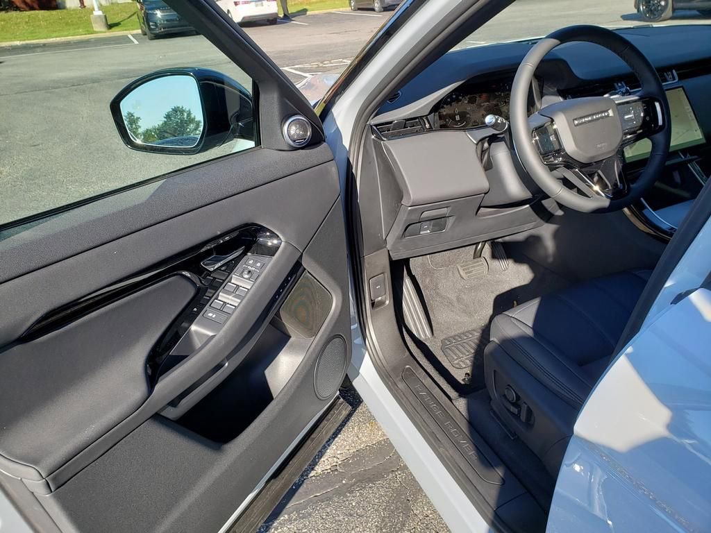 New 2026 Land Rover Range Rover Evoque S image 9