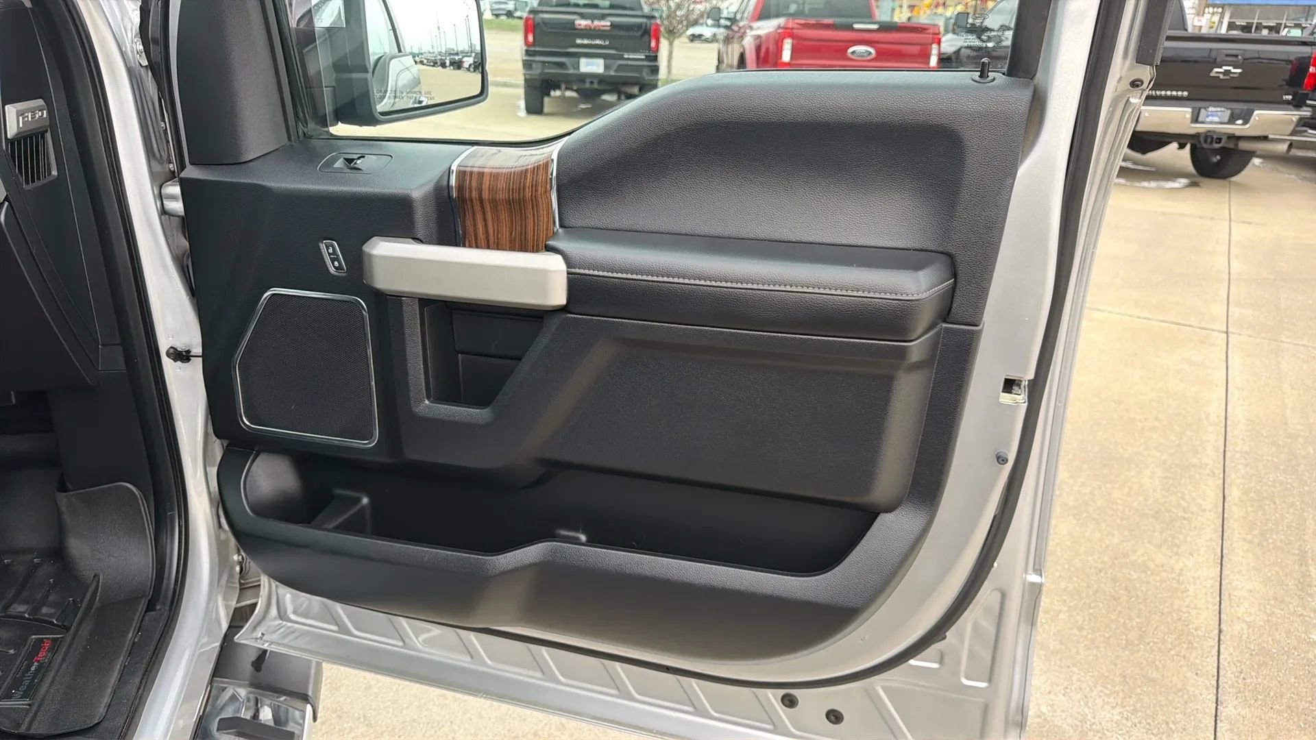 Used 2017 Ford F150 Lariat w/ Equipment Group 502A Luxury image 83