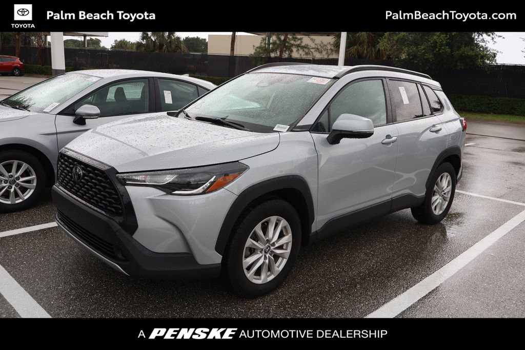 Used 2024 Toyota Corolla Cross LE FWD image 1