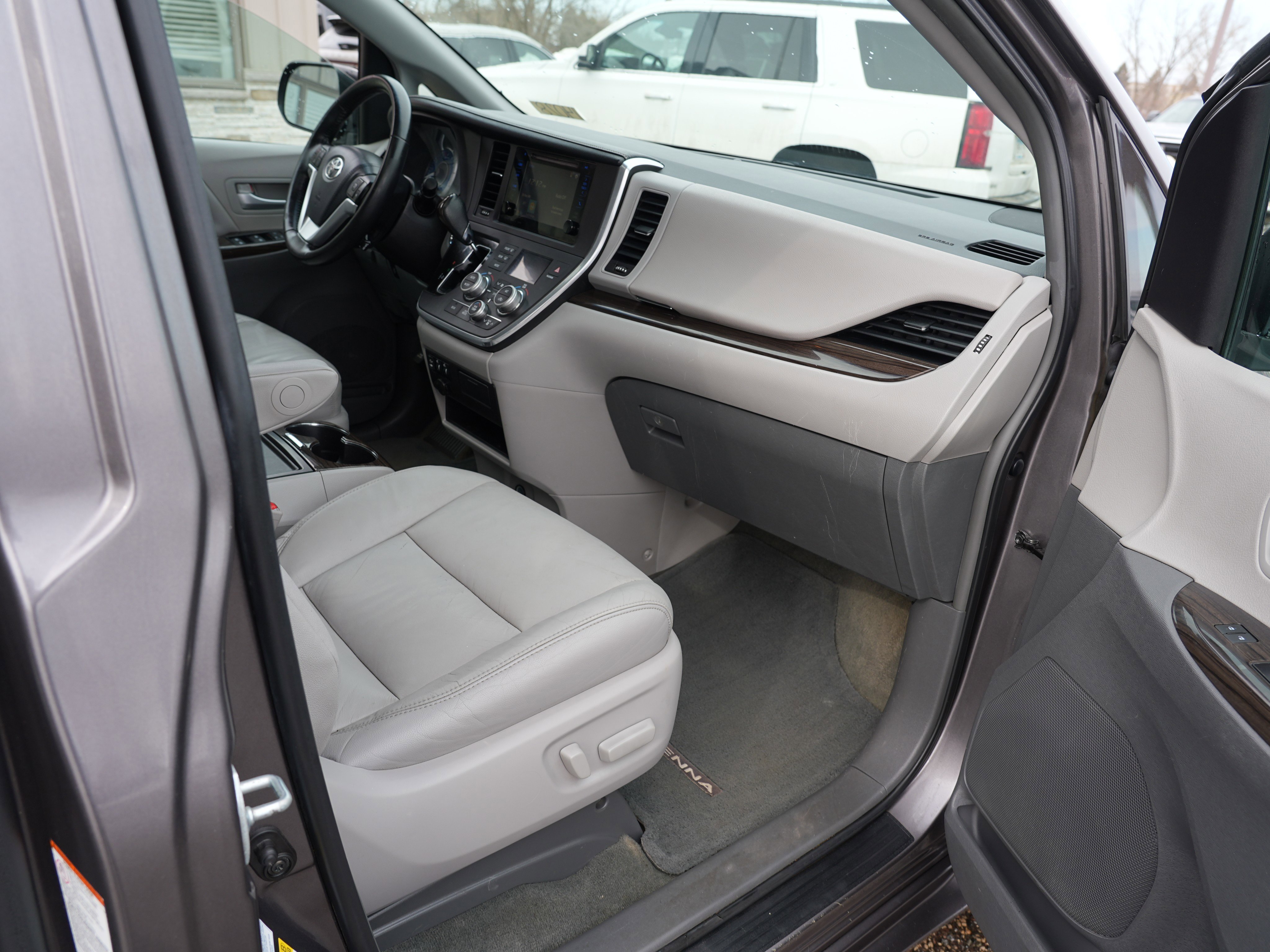 Used 2016 Toyota Sienna XLE AWD/4WD image 24