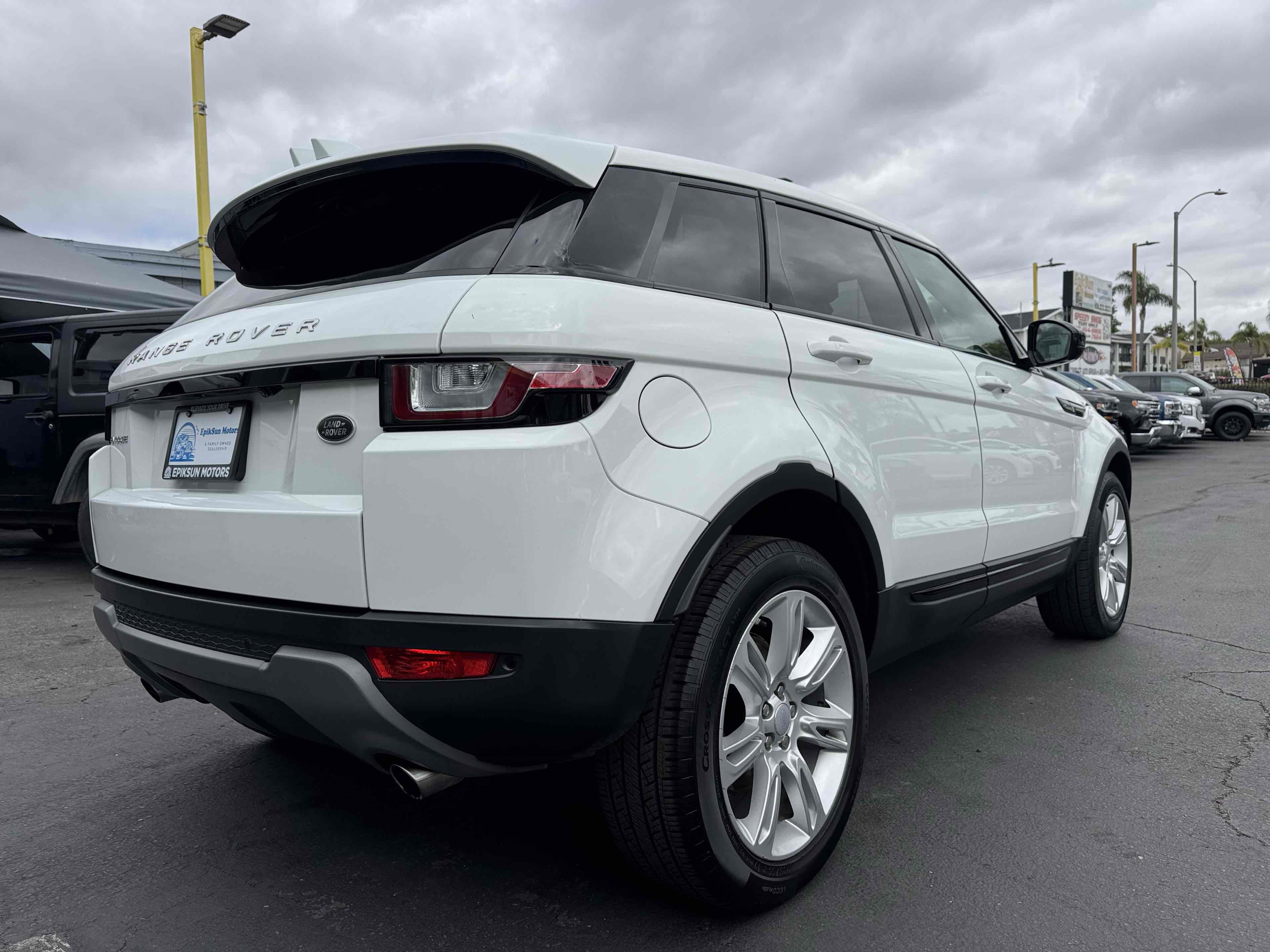 Used 2019 Land Rover Range Rover Evoque SE Premium AWD/4WD image 5