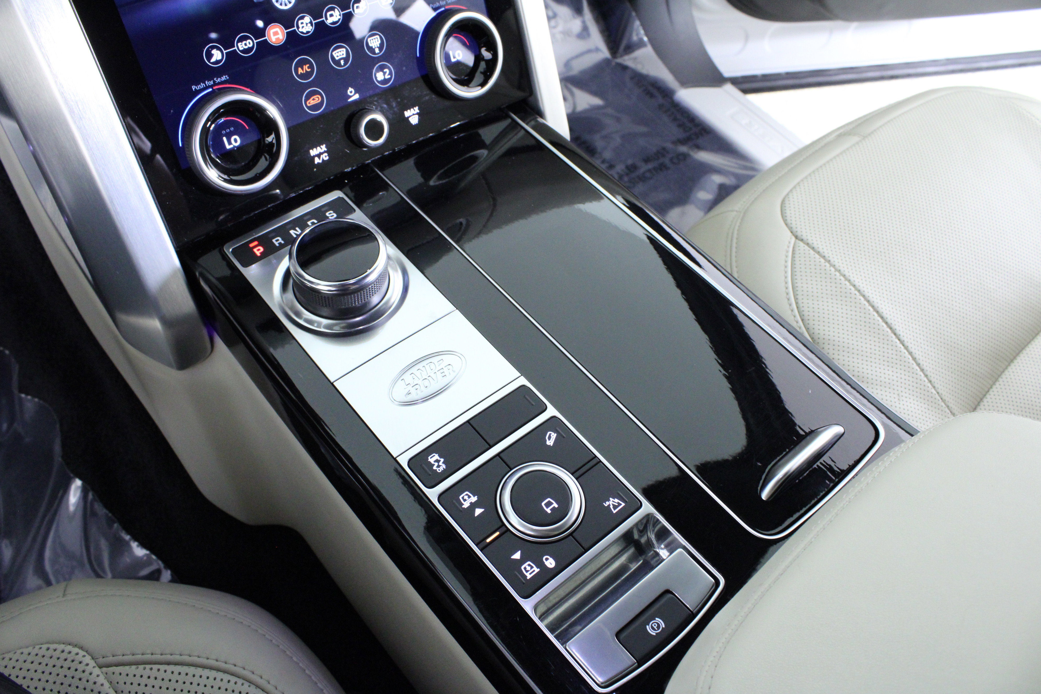 Used 2020 Land Rover Range Rover HSE image 30