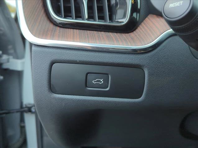 Used 2025 Volvo XC60 B5 Ultra w/ Protection Package Premier image 16