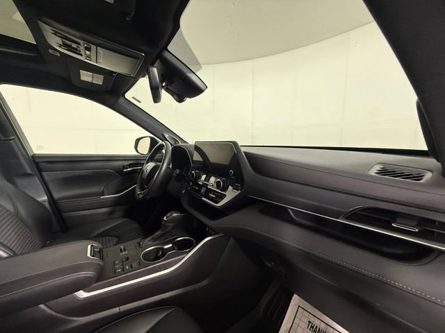 Used 2024 Toyota Highlander XSE FWD image 33