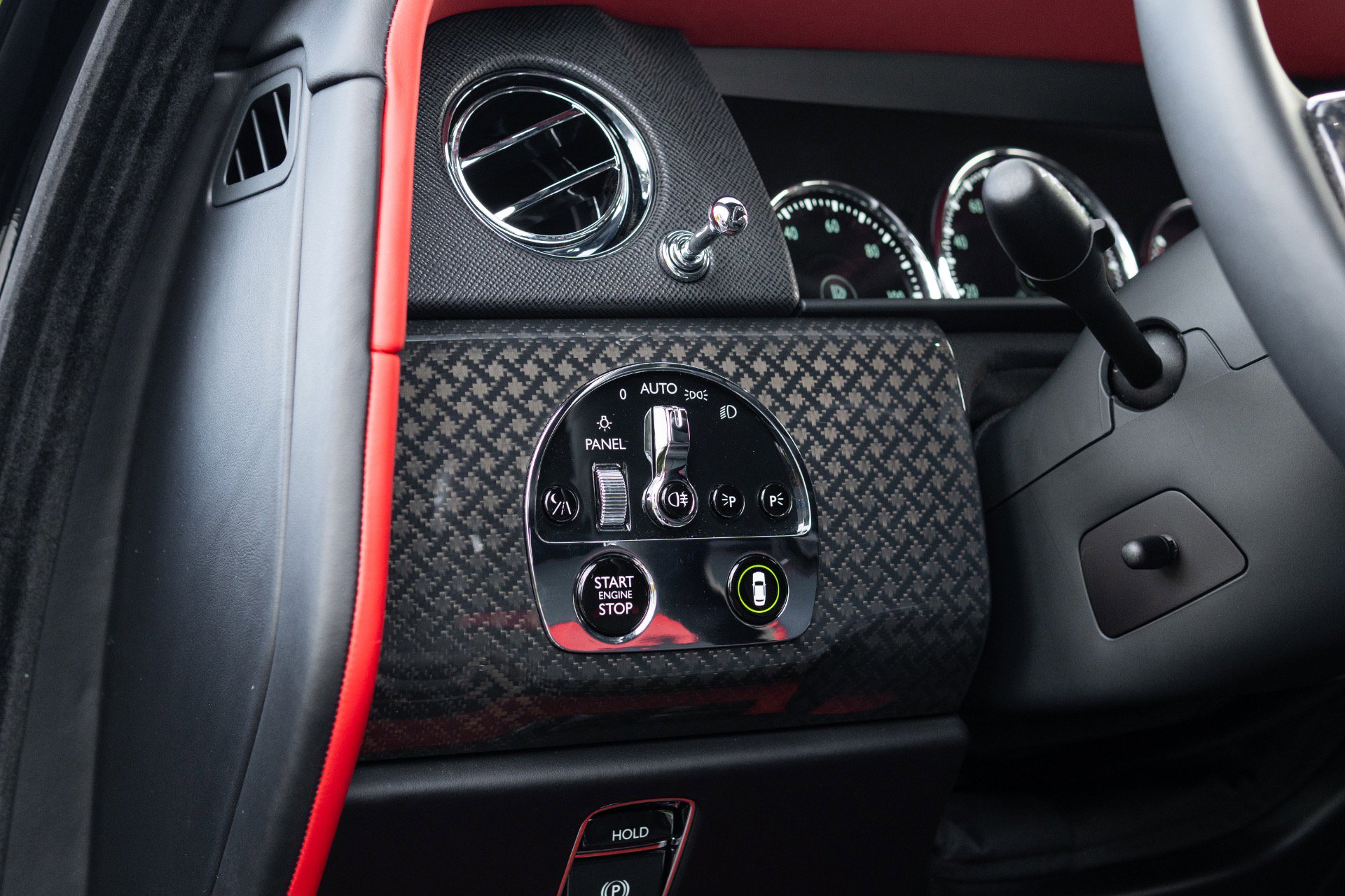 Used 2022 Rolls-Royce Cullinan Black Badge w/ Dark Exterior Package AWD/4WD image 38