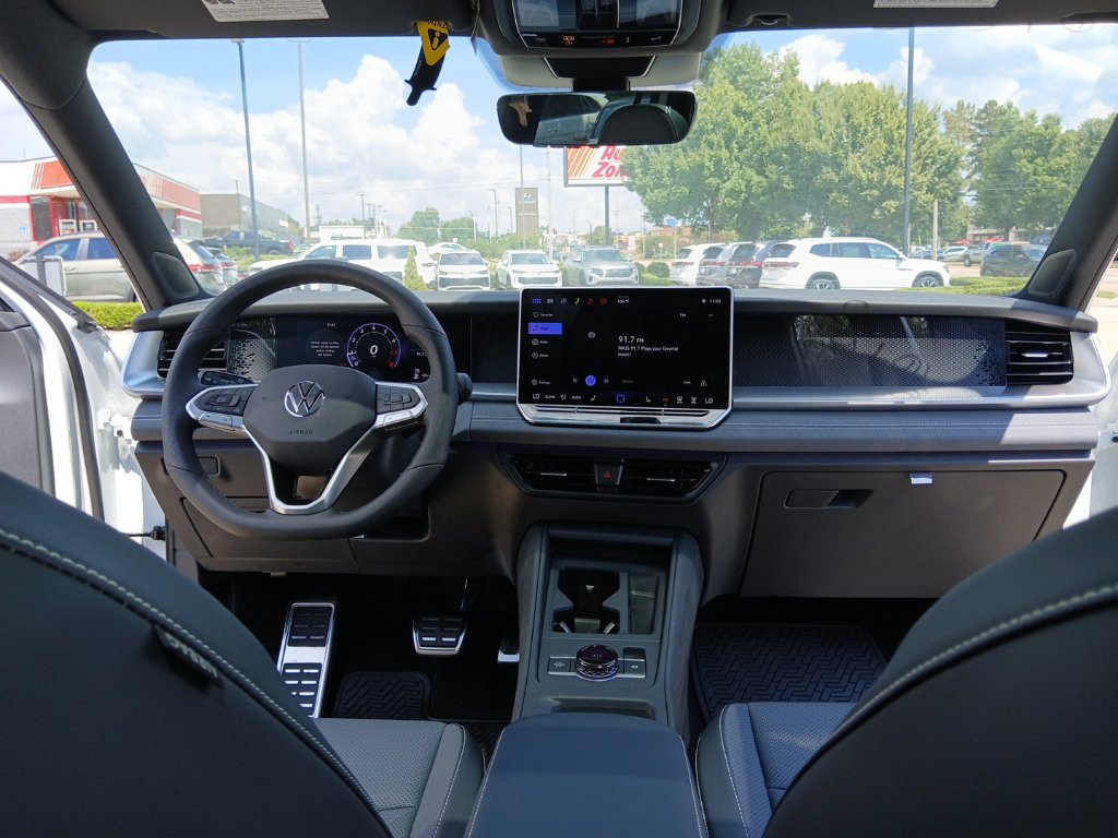 New 2026 Volkswagen Tiguan SE R-Line FWD image 23