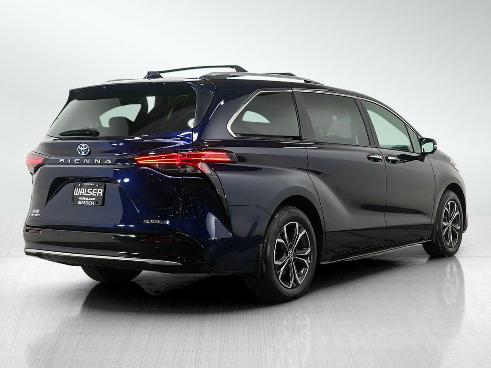 Used 2025 Toyota Sienna Platinum AWD/4WD image 7