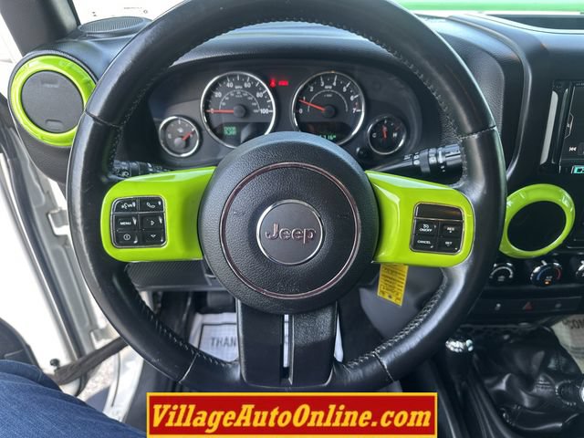 Used 2016 Jeep Wrangler Unlimited Sahara w/ Connectivity Group AWD/4WD image 23