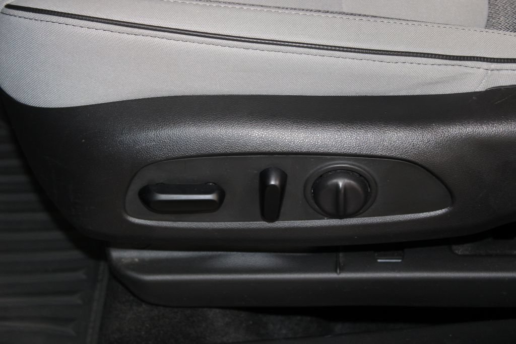 Used 2022 Chevrolet TrailBlazer LT FWD image 17