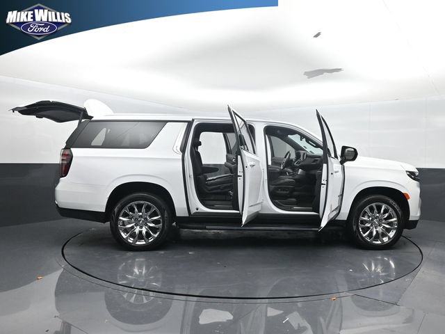 Used 2022 Chevrolet Suburban LT RWD image 27