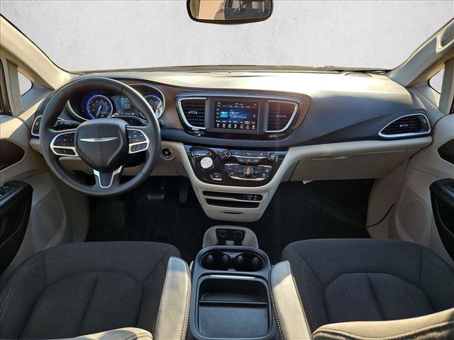 Used 2018 Chrysler Pacifica Touring Plus w/ Tire & Wheel Group FWD image 19