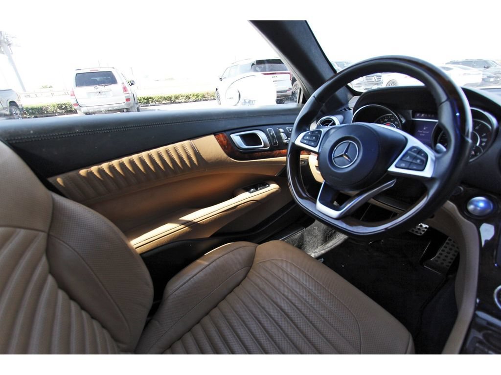 Used 2017 Mercedes-Benz SL 550 image 9