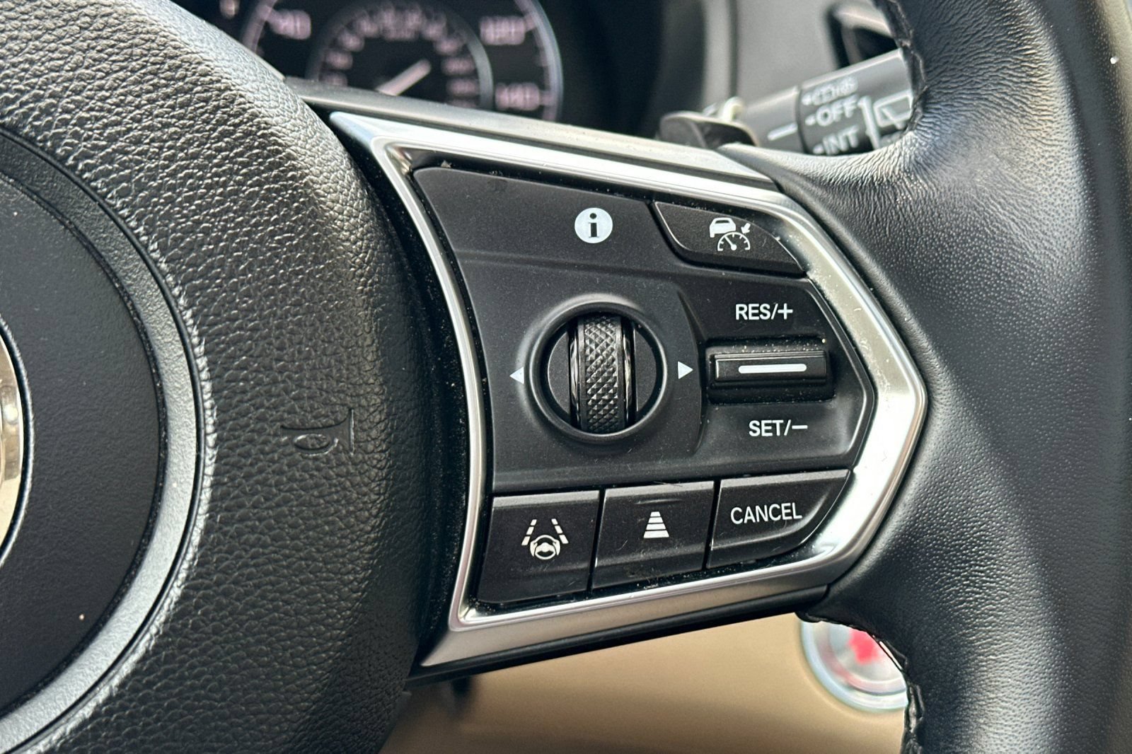 Used 2023 Acura RDX w/ Technology Package FWD image 34