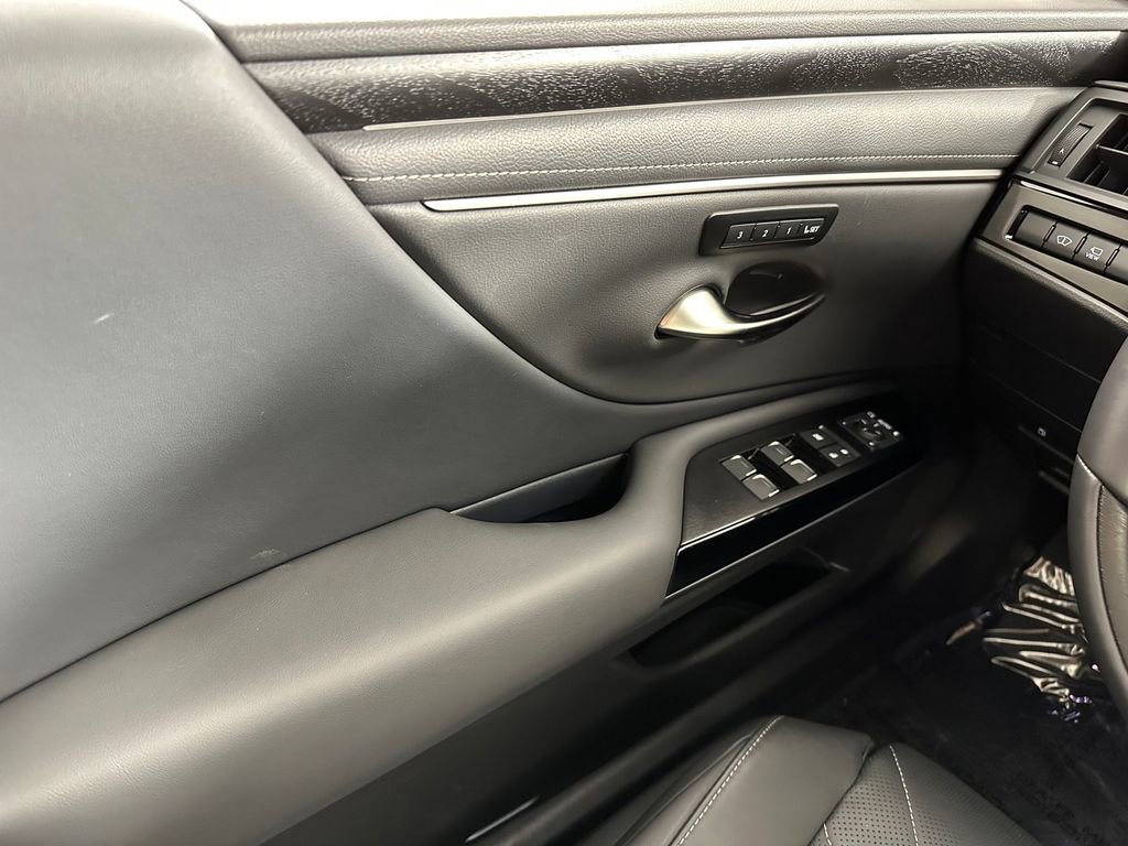 Used 2025 Lexus ES 350 Luxury w/ Technology Package image 34