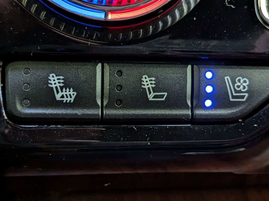 Used 2023 GMC Yukon Denali Ultimate image 27