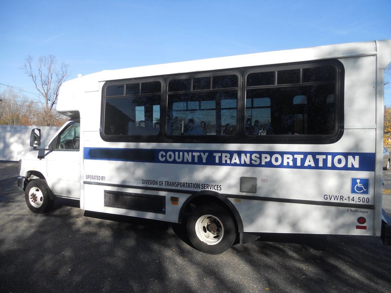 Used 2013 Ford E-450 and Econoline 450 Super Duty w/ Shuttle Bus Prep Pkg image 21