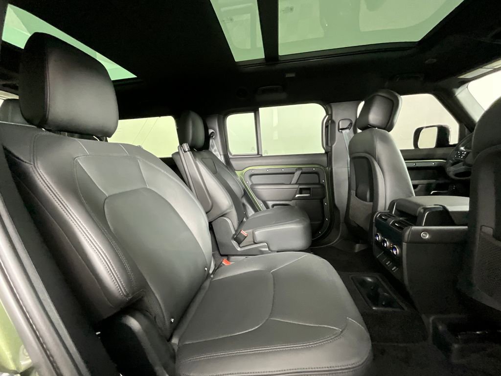 Used 2026 Land Rover Defender 130 X-Dynamic SE AWD/4WD image 23