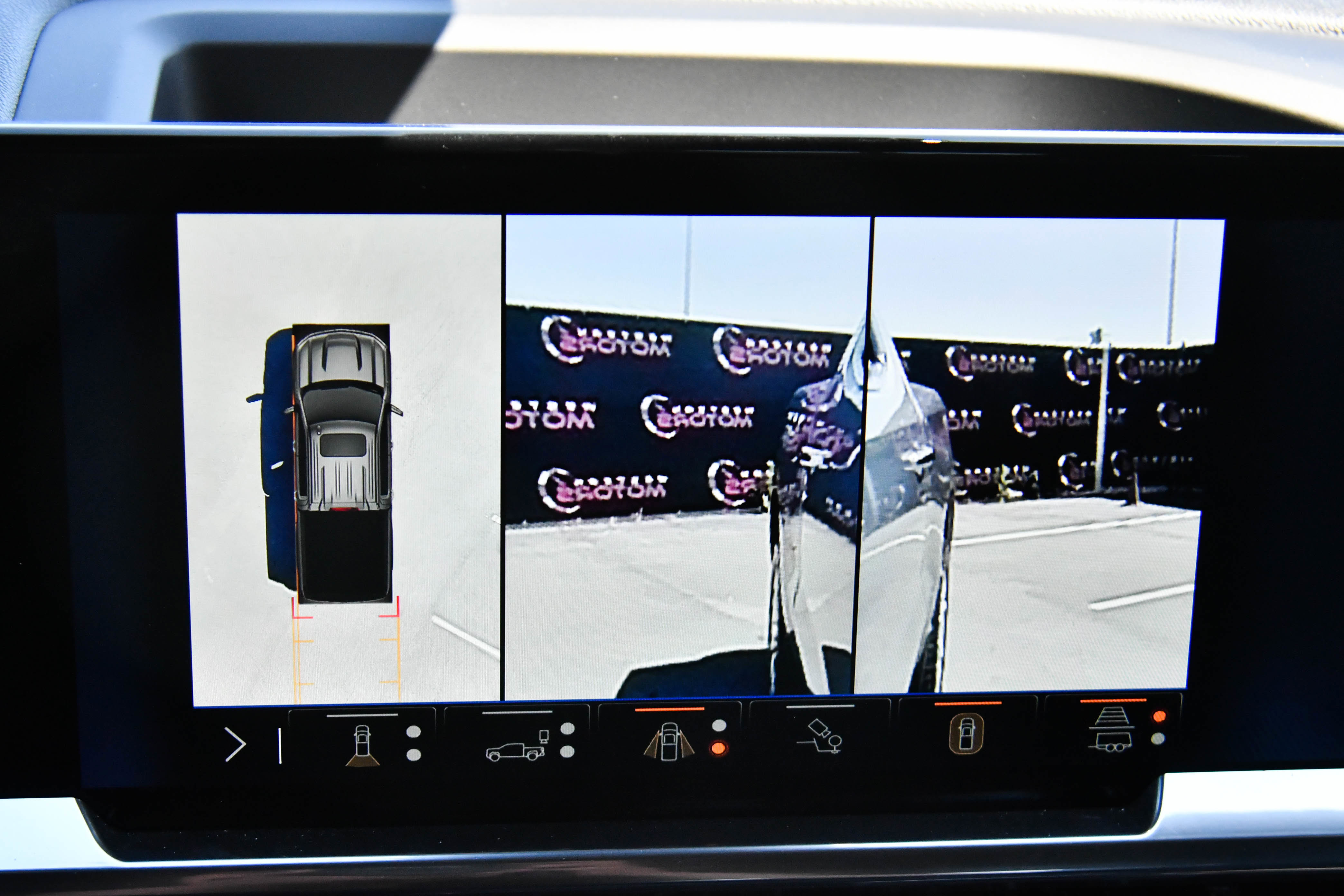 Used 2024 Chevrolet Silverado 1500 LTZ w/ Technology Package AWD/4WD image 25