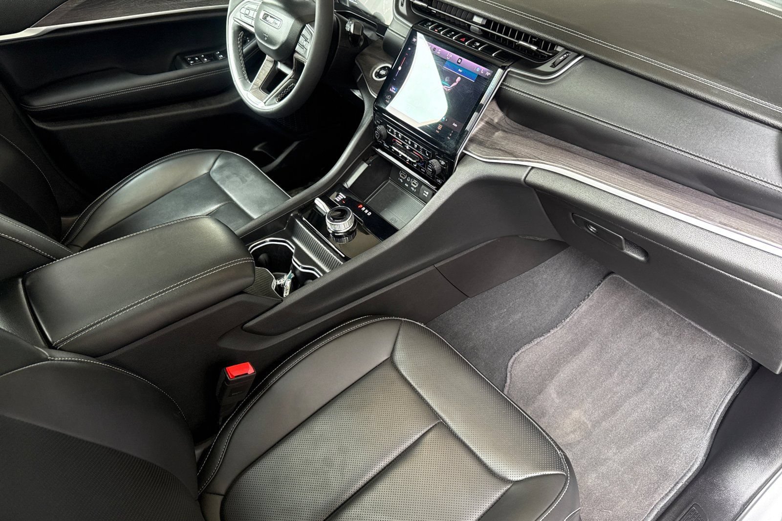 Used 2025 Jeep Grand Cherokee L Limited w/ Luxury Tech Group II AWD/4WD image 19