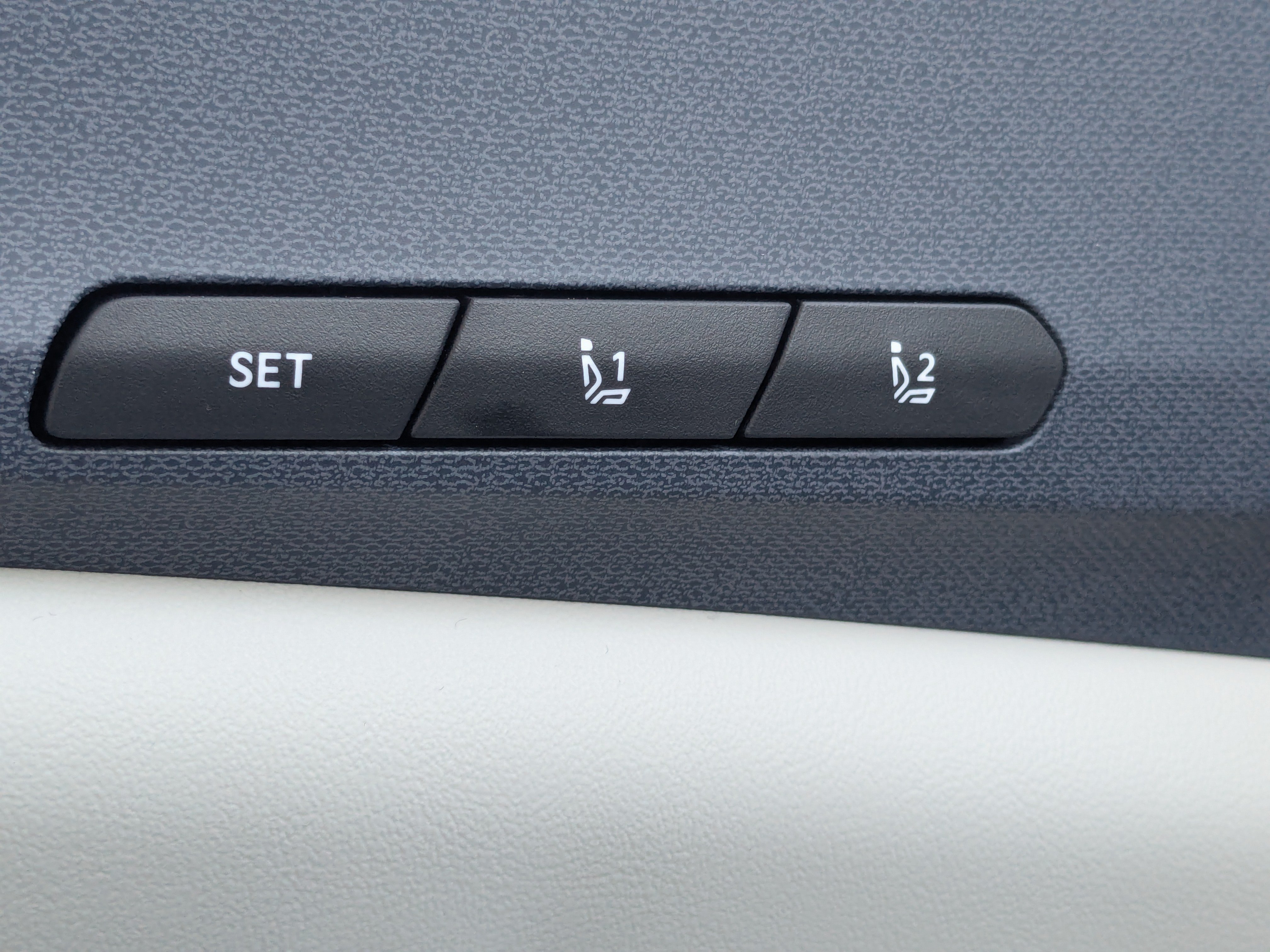 New 2026 Kia Carnival EX FWD image 42