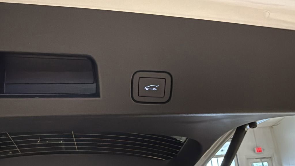 New 2026 GMC Acadia Elevation w/ Elevation Premium Package AWD/4WD image 17