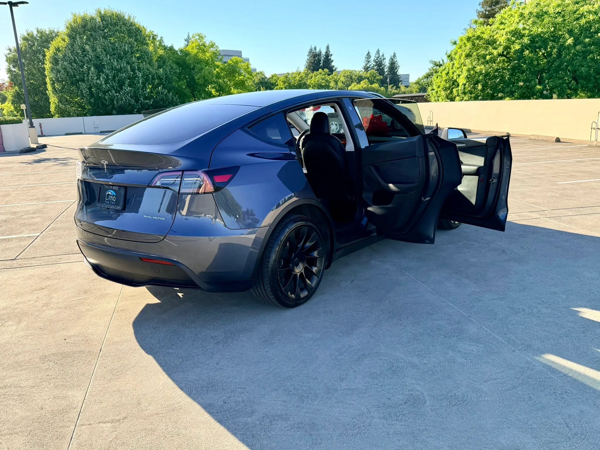Used 2023 Tesla Model Y Long Range AWD/4WD image 31