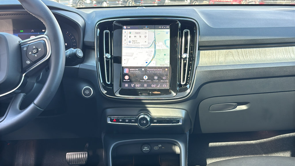 Certified 2024 Volvo XC40 B5 Plus w/ Climate Package AWD/4WD image 7