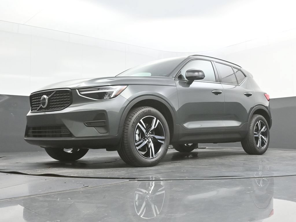 New 2026 Volvo XC40 B4 Core w/ Protection Package Premier FWD image 31