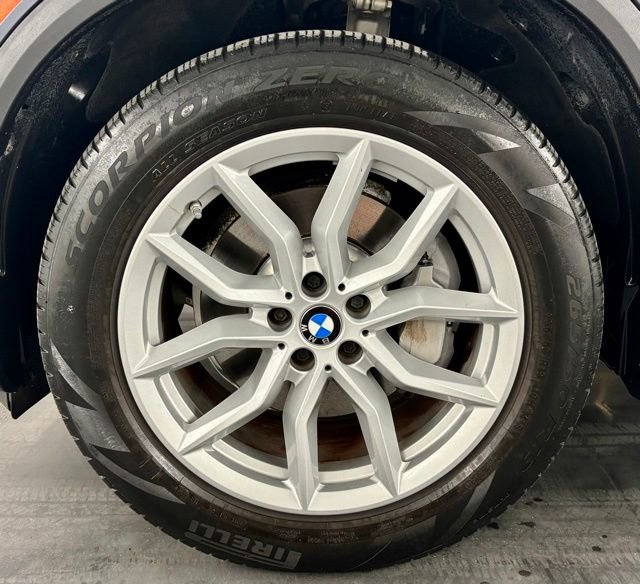 Used 2021 BMW X5 xDrive40i w/ Premium Package image 11