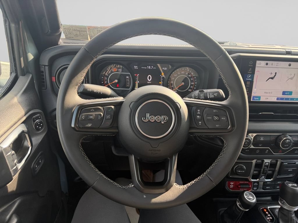 Used 2025 Jeep Wrangler Unlimited Rubicon AWD/4WD image 13
