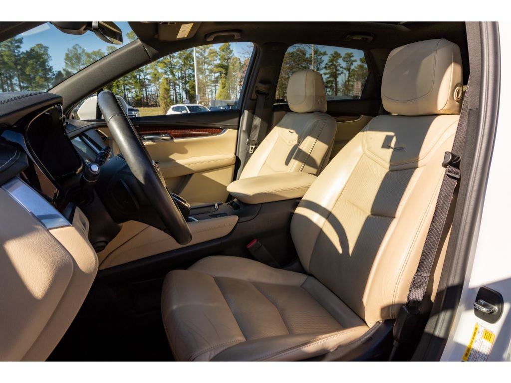 Used 2018 Cadillac XT5 Luxury w/ Driver Awareness Package image 11