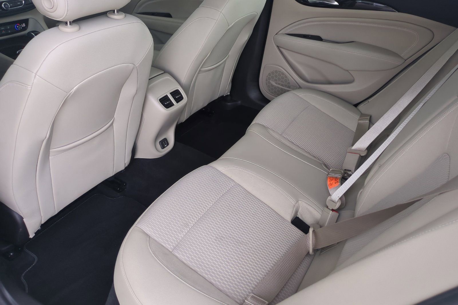Used 2019 Buick Regal Preferred w/ Driver Confidence Package I AWD/4WD image 13