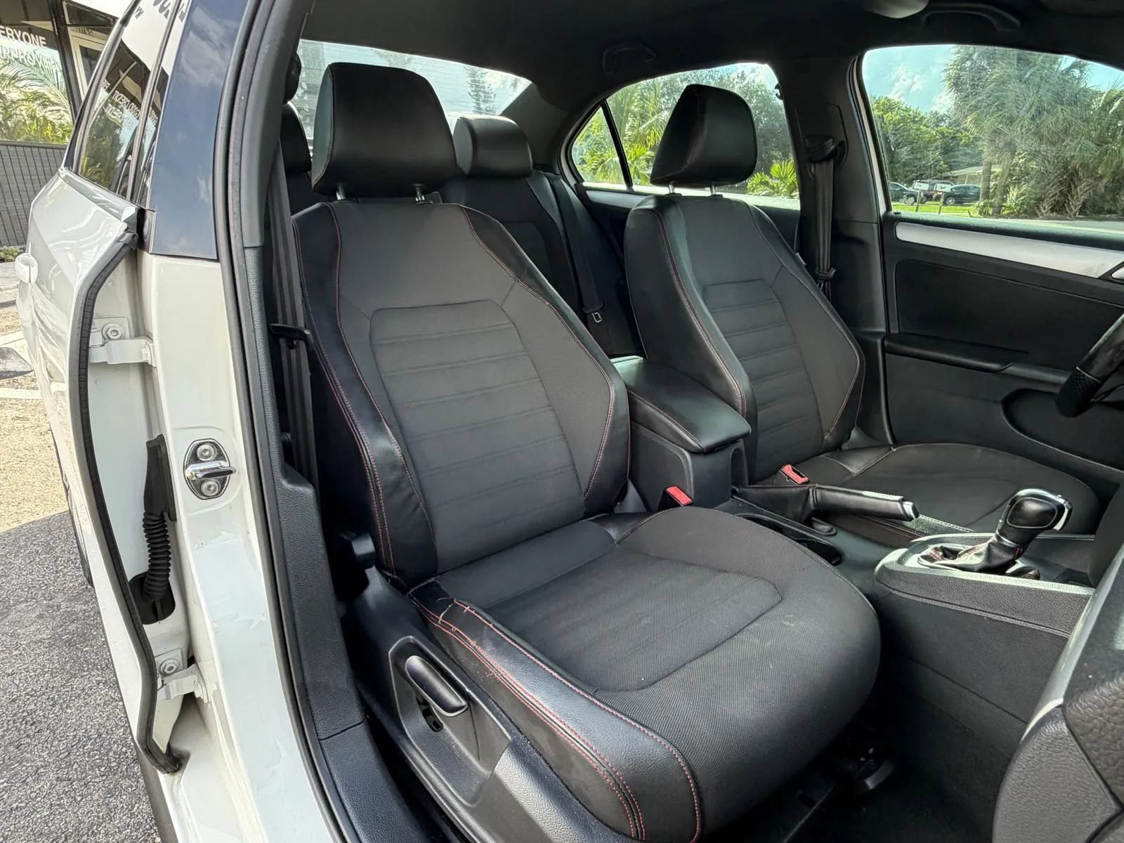 Used 2012 Volkswagen Jetta GLI FWD image 19