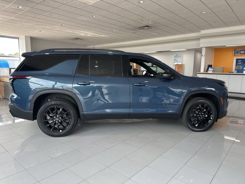New 2026 Chevrolet Traverse LT w/ Midnight/Sport Edition image 2