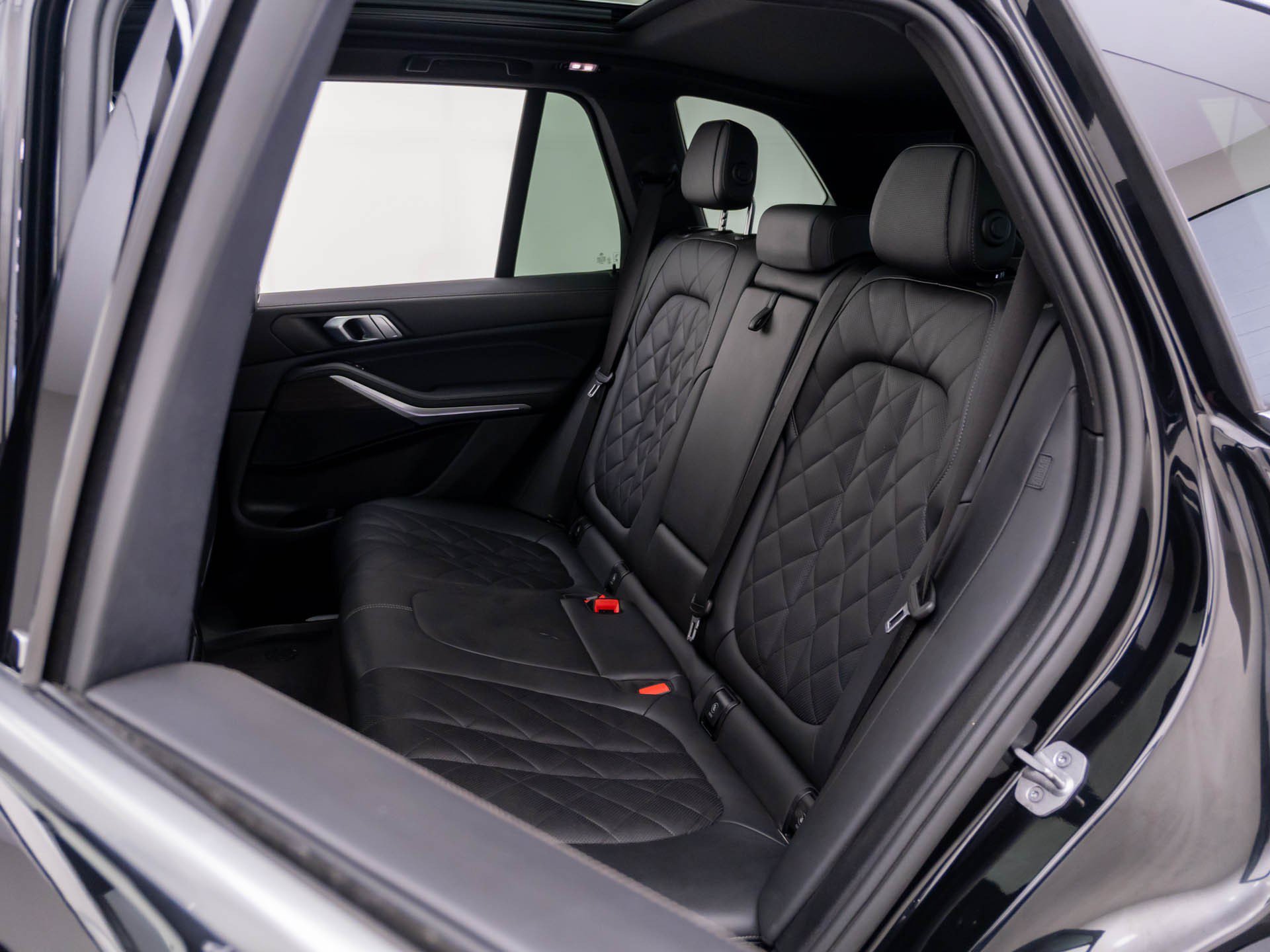 Used 2024 BMW X5 xDrive40i w/ Parking Assistance Package AWD/4WD image 17