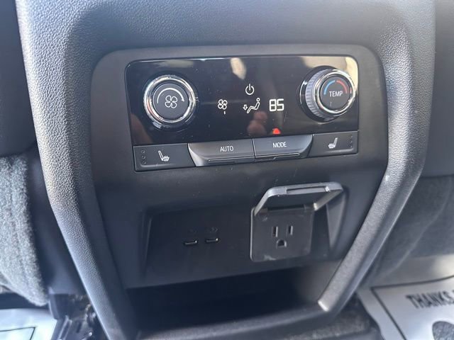 Used 2025 Chevrolet Traverse RS image 41